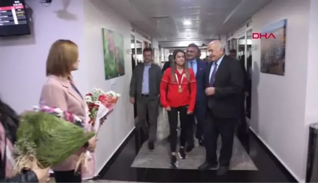 SPOR Dünya Boks Şampiyonu Hatice Akbaş, Malatya'da coşkuyla karşılandı