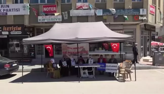 8 yıldır evladının yolunu gözleyen anne Gülbahar Teker: 