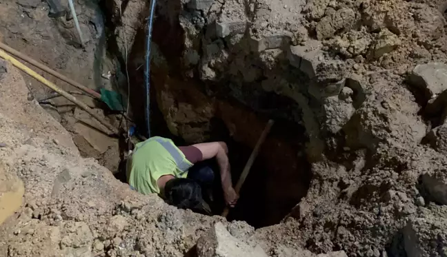 Kadıköy'de İSKİ'nin çalışmasında elektrik ve doğal gaz hattı zarar gördü