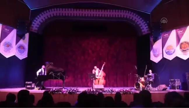 Kerem Görsev Trio, Uluslararası Müzik Festivali'nde sahne aldı