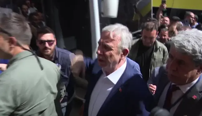 Mansur Yavaş, Van'da Esnaf ve Vatandaşla Bir Araya Geldi: