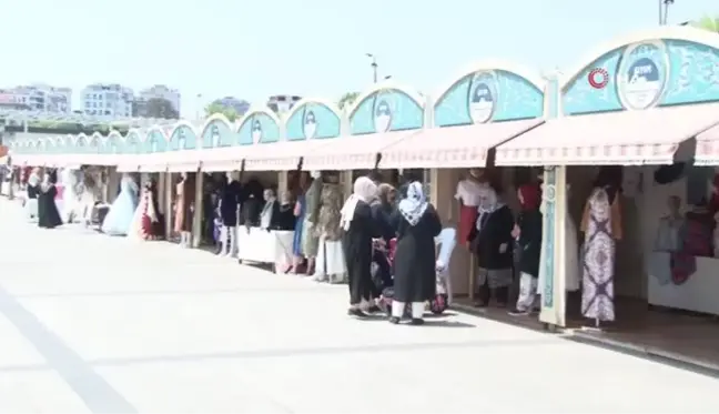 Pendik'te Halk Eğitim Merkezi kursiyerlerinin el emeği ürünleri sergileniyor