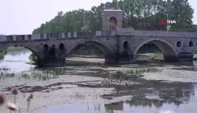 Sıcaklığın vurduğu Edirne'de, nehir dibi gördü