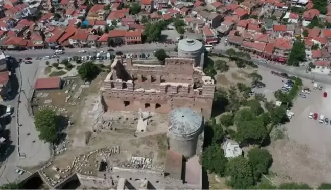 Bergama'da yaklaşık 1800 yıllık geometrik desenli mozaik bulundu