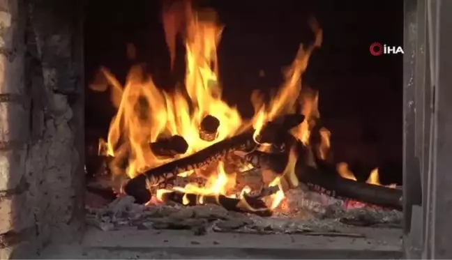 Odun ateşinde pişirdiği güdük böreği geçim kaynağı oldu