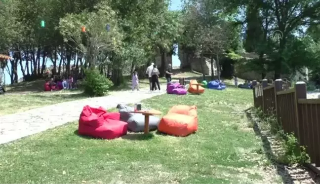 Tarihi Ceneviz Kalesi'nde turist hareketliliği başladı