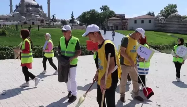 Yeşilayın küçük gönüllüleri temiz çevre için izmarit topladı