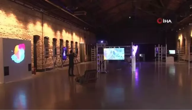 Yapay zeka küratöründen dijital sanat sergisi