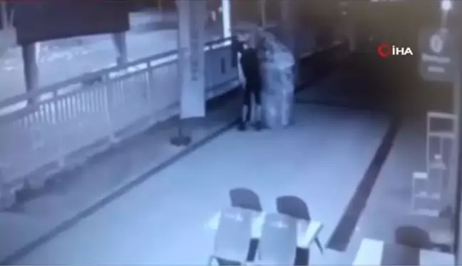 Çekçekli hırsız yoldaki mazgalları böyle çaldı