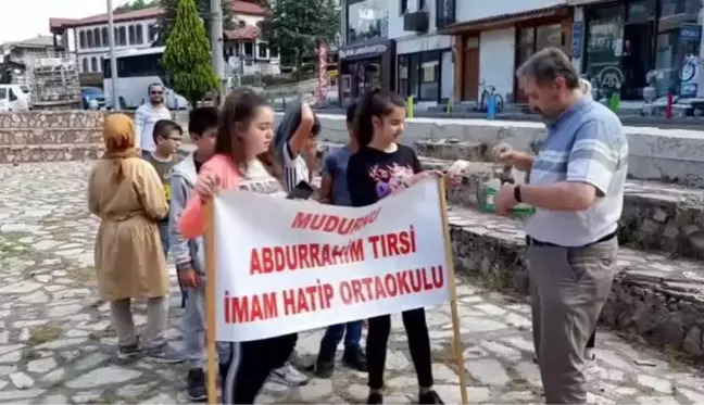 Mudurnu'da öğrenciler çevre temizliği yaptı