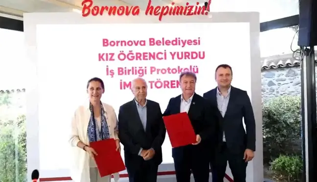 Bornova'da Kız Öğrenciler İçin El Ele