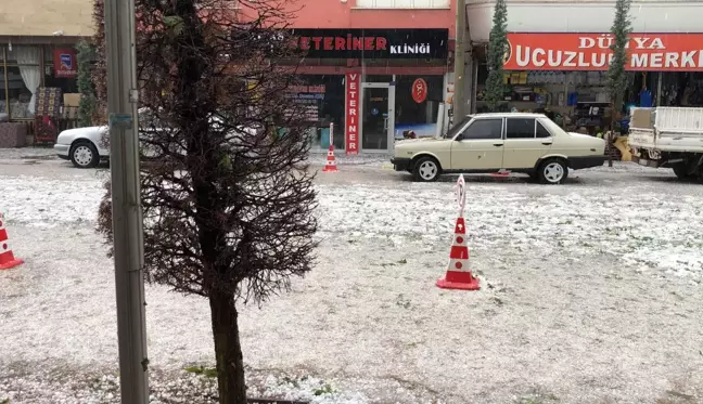 Konya'da etkili olan dolu tarım arazilerine zarar verdi