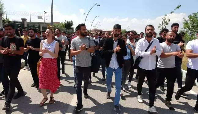 Muş'ta üniversite öğrencilerinden ulaşım eylemi