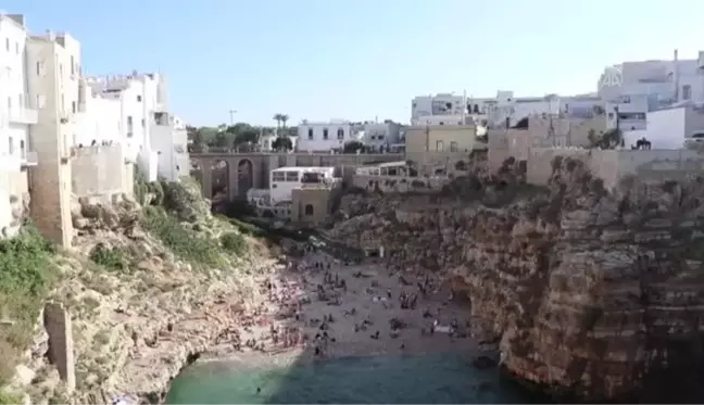 İtalya'da Adriyatik manzaralı Polignano a Mare, canlı günlerine geri döndü