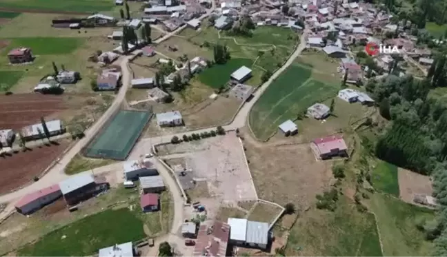 Bakan Özer'in Gazi köyünü heyecanlandırdı