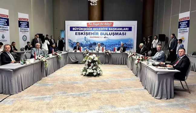 CHP'li büyükşehir belediye başkanları Eskişehir'de bir araya geldi