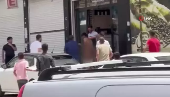Cadde ortasında çıplak gezerken yakalandı, vatandaşlar tarafından darp edildi
