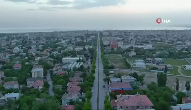 Kuş uçuşu bile bitmek bilmiyor...Türkiye'nin 1. dünyanın 2. en uzun düz caddesi böyle görüntülendi