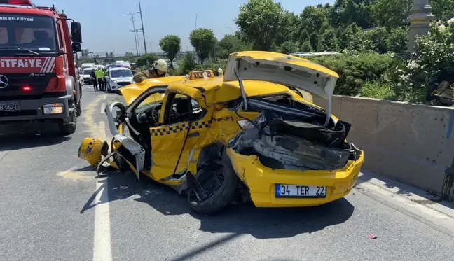 Bayrampaşa'da 5 aracın karıştığı zincirleme kaza: 3 yaralı