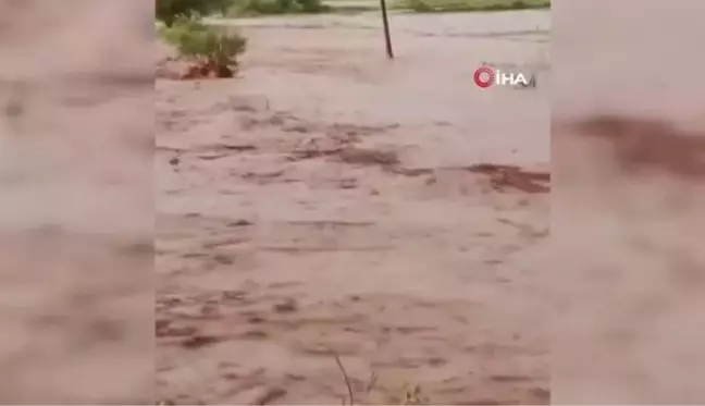 Gemerek'te sel suyu köprüyü yuttu