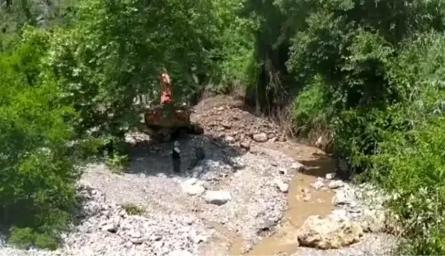 Kozan'da sağanağın yol açtığı zararın giderilmesi için çalışma başlatıldı