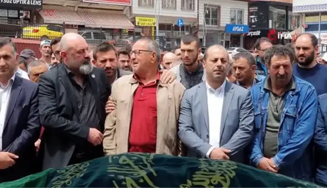 Trafik kazası duruşmasına yetişmeye çalışırken kaza yapmış... Genç avukat gözyaşları içinde son yolculuğuna uğurlandı