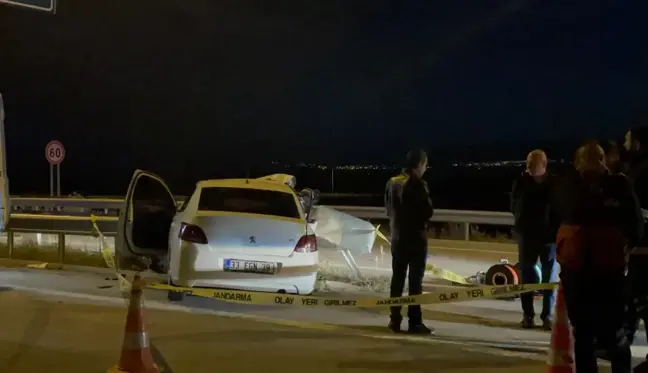 Ankara-Niğde Otoyolu'nda bariyerlere çarpan otomobildeki 2 kişi öldü