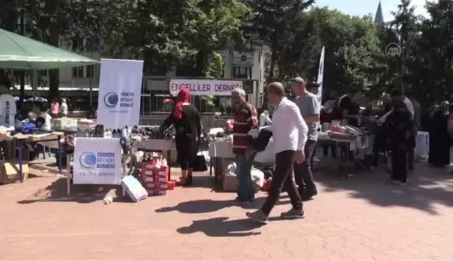 Beyazay Derneği Yalova Şubesi çocuklar yararına kermes düzenledi