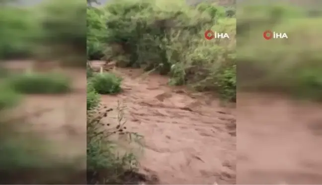 Kızılcaköy'de yollar kapandı, sokaklar göle döndü