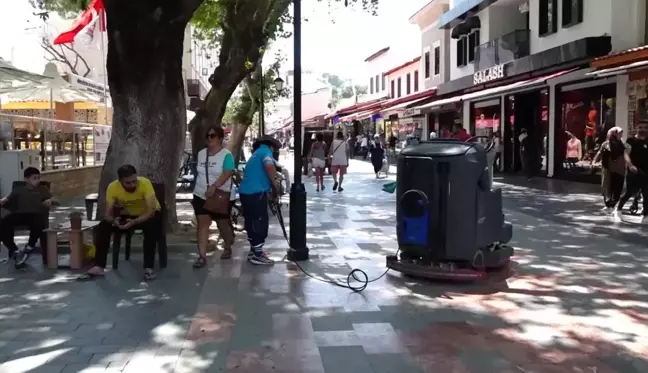 Kuşadası Belediyesi'nden Hijyen ve Dezenfeksiyon Çalışması