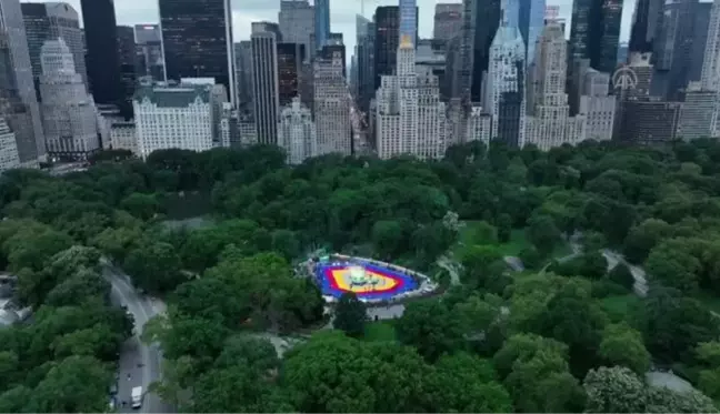 (DRONE) NEW YORK - Central Park'taki Wollman Buz Pisti, diskoya dönüştürüldü