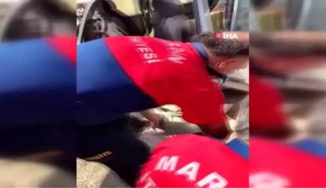 Otomobillerin çarpıştığı kazada 1'i çocuk 4 kişi yaralandı