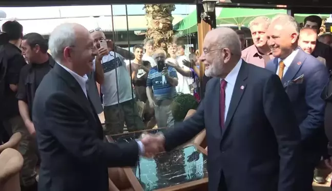 Kılıçdaroğlu ve Karamollaoğlu, İzmir'de Bir Araya Geldi