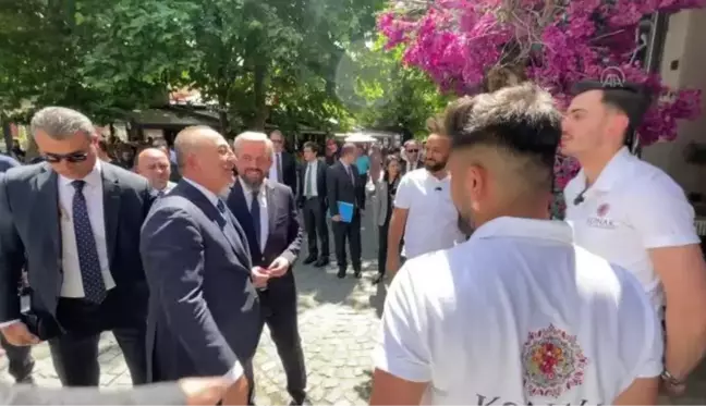 Bakan Çavuşoğlu, Prizren'de vatandaşlarla sohbet etti