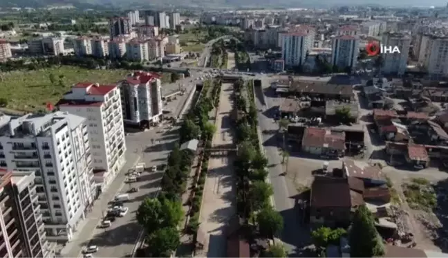 Aksu Parkı, susuz kalan görüntüsüyle müdavimlerini üzdü