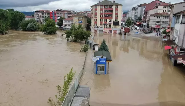 Bartın'da sel suları çekilmeye başladı, kent dron ile havadan görüntülendi