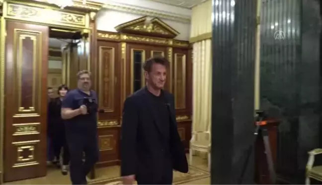 Ukrayna Devlet Başkanı Zelenskiy, oyuncu ve yönetmen Sean Penn ile görüştü