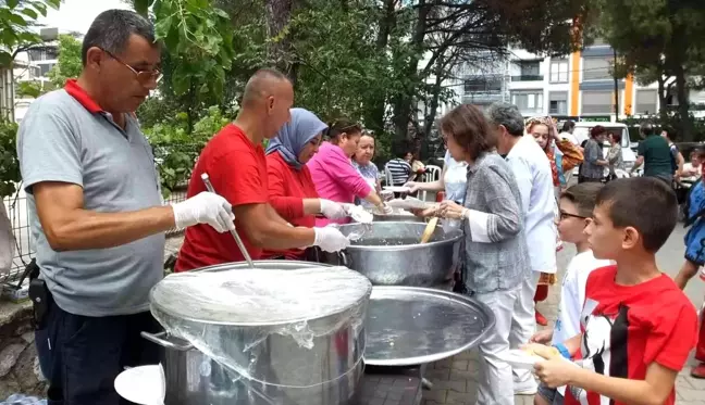 Balıkesir'de hayırsever kardeşler annelerinden kalan evi Yardım Sevenler Derneği'ne bağışladı