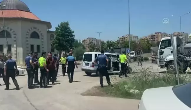 Tırla çarpışan ekip aracındaki iki polis yaralandı