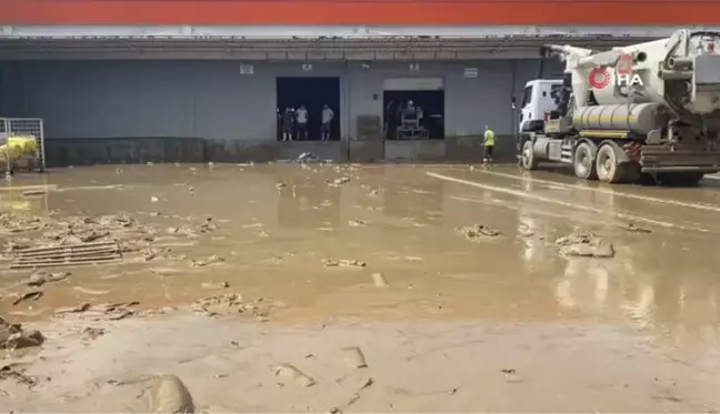 Bartın'da tekstil fabrikası sular altında kaldı