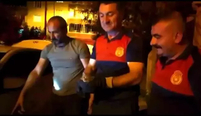 Son dakika haber | Taksinin motor bölgesinde sıkışan yavru kediyi itfaiye kurtardı
