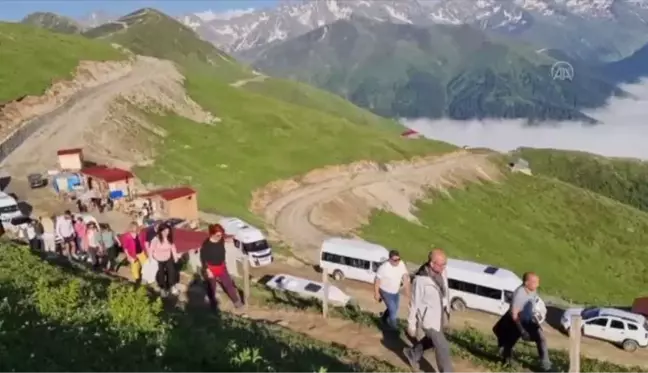 Bulutların üzerindeki Huser Yaylası doğa tutkunlarını ağırlıyor