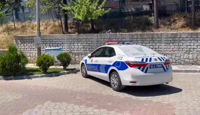 Son dakika... Dursunbey'de bıçaklı kavga: 2 ölü, 1 yaralı