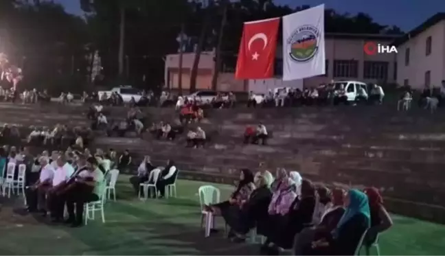 Karacaoğlan memleketi Düziçi'nde türkülerle anıldı