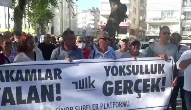 Kesk Üyesi Memurlar Tüik'in Açıkladığı Enflasyon Verilerini Sinop'ta Protesto Etti