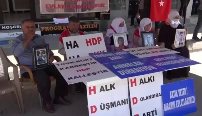 Muş'ta evlat nöbetindeki anneler bir bayrama daha gözü yaşlı giriyorBayramı evlat hasretiyle karşılayan annelerin kelimeleri boğazlarında...