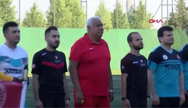 SPOR Sağlık çalışanları, futbol turnuvasında kıyasıya mücadele etti