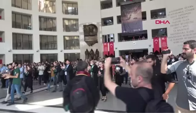 Son dakika: AVUKATLAR ÖLDÜRÜLEN MESLEKTAŞLARI İÇİN BAKIRKÖY ADALET SARAYI ÖNÜNDE TOPLANDI
