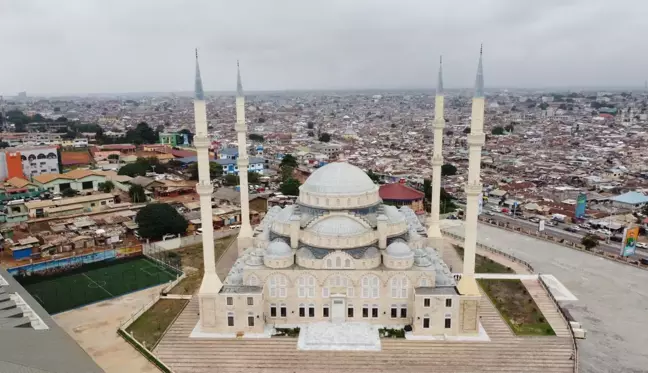 Gana Milli Camisi ve Külliyesi Ganalı Müslümanlara ev sahipliği yapıyor