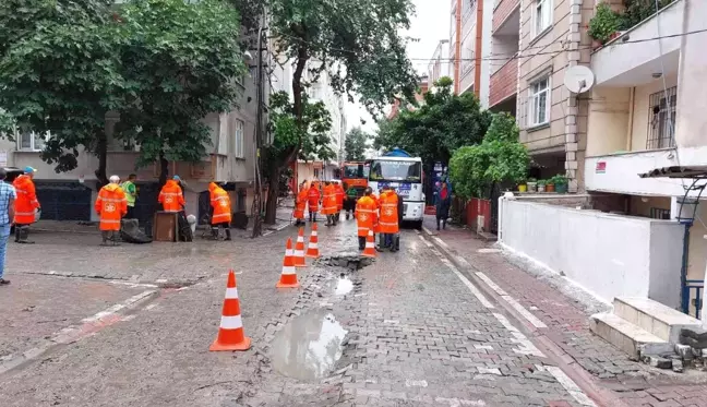 Esenyurt'ta selin bastığı yerlerde tahliye ve temizlik çalışmaları sürüyor